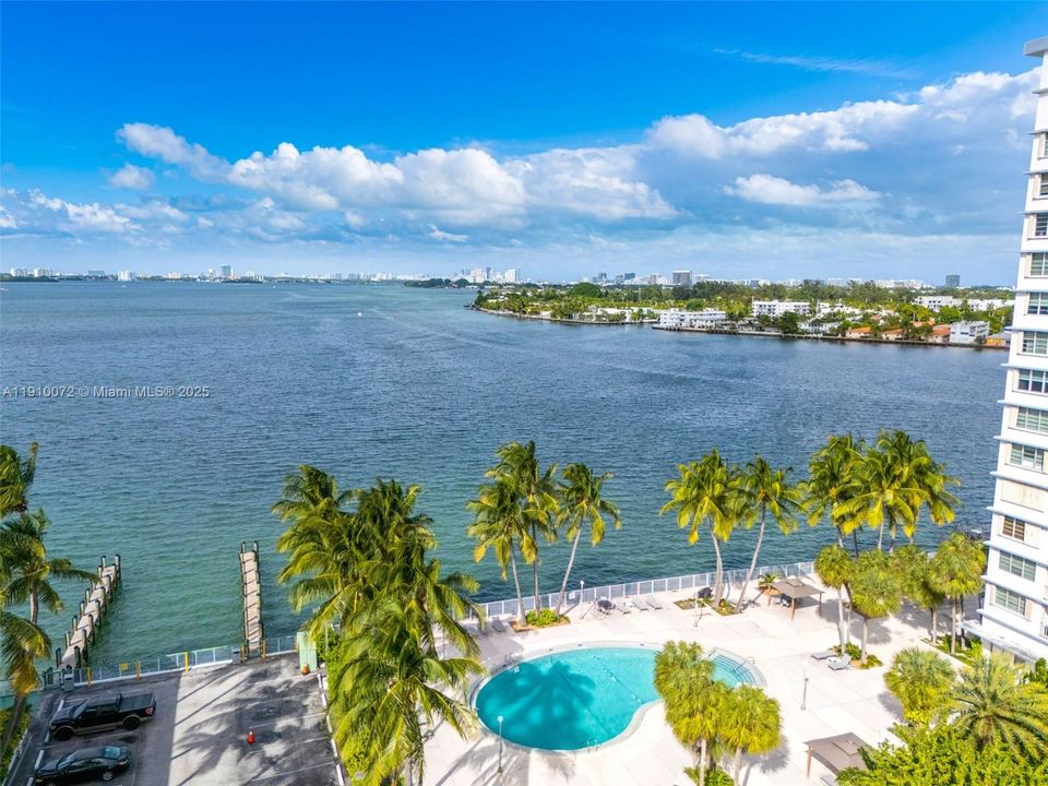 For Sale: $299,000 (1 beds, 1 baths, 1057 Square Feet)