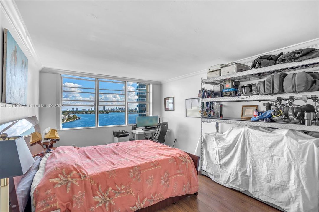 For Sale: $299,000 (1 beds, 1 baths, 1057 Square Feet)