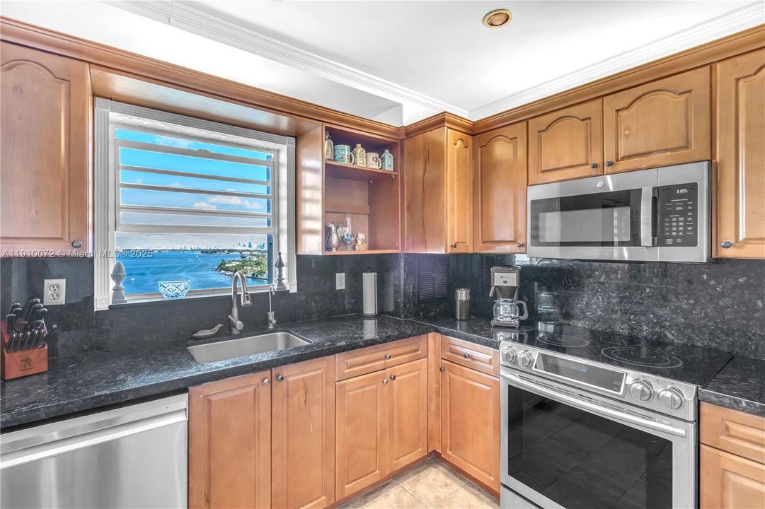 For Sale: $299,000 (1 beds, 1 baths, 1057 Square Feet)