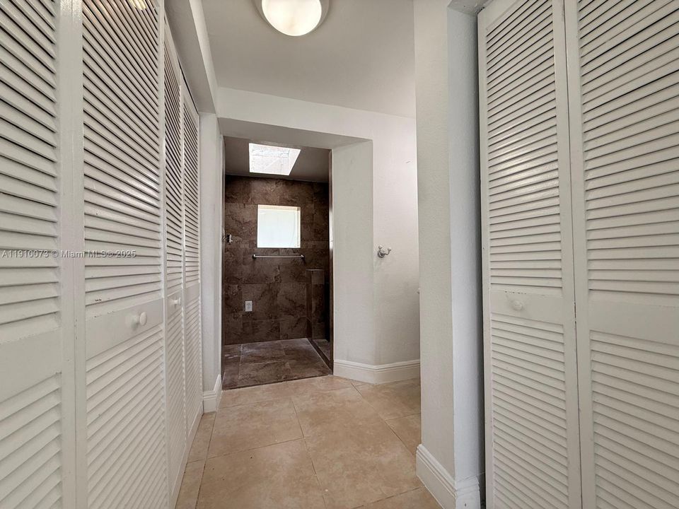 合同活跃: $459,900 (3 贝兹, 2 浴室, 1021 平方英尺)