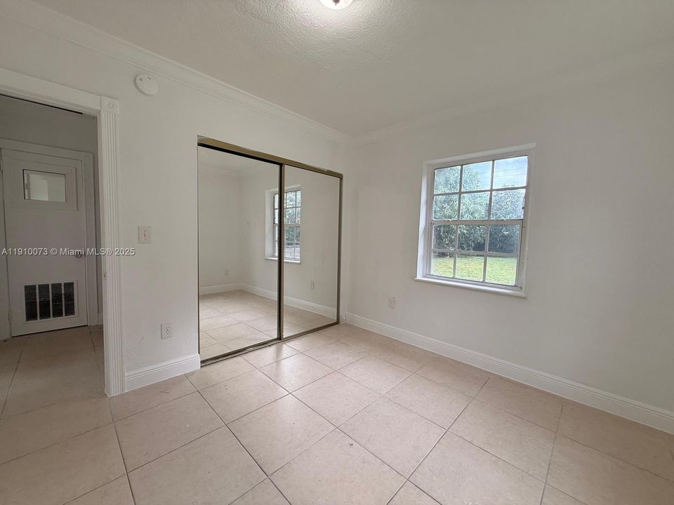 合同活跃: $459,900 (3 贝兹, 2 浴室, 1021 平方英尺)