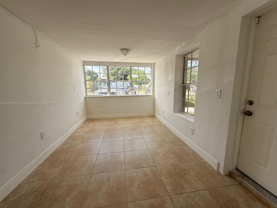 合同活跃: $459,900 (3 贝兹, 2 浴室, 1021 平方英尺)