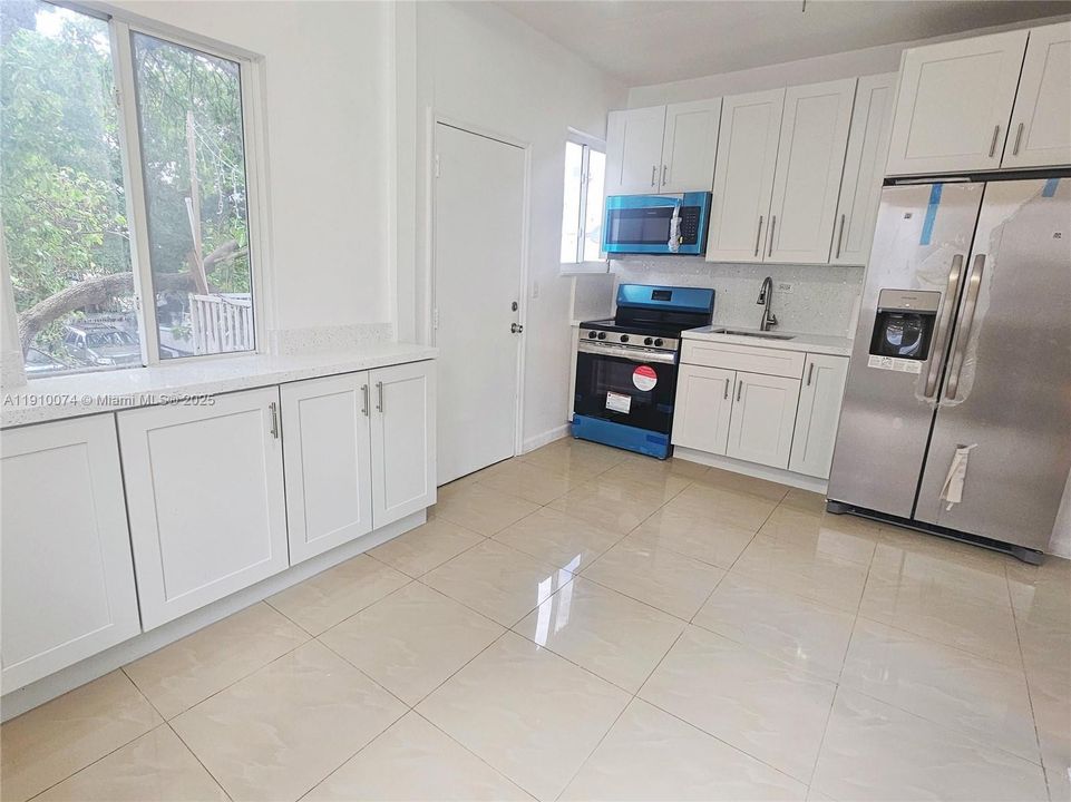 Recientemente alquilado: $1,800 (2 camas, 1 baños, 775 Pies cuadrados)