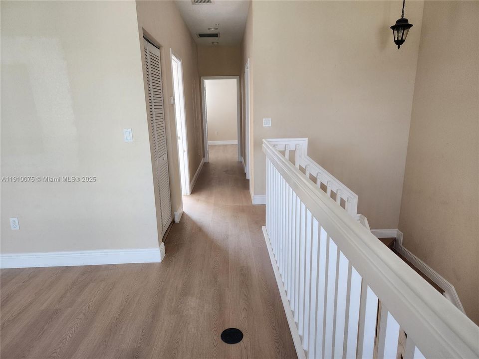 合同活跃: $3,200 (3 贝兹, 3 浴室, 1902 平方英尺)