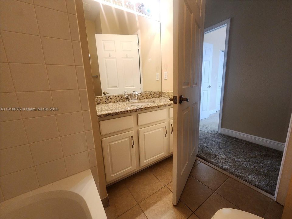 Level 2 Full Bathroom