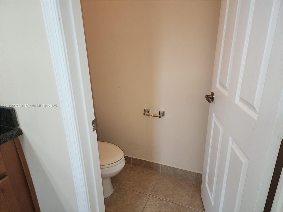 Level 2 Full Bathroom