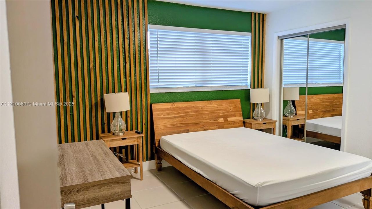 合同活跃: $1,900 (1 贝兹, 1 浴室, 547 平方英尺)