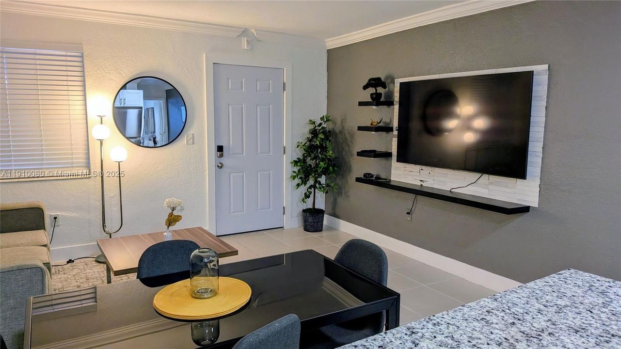 合同活跃: $1,900 (1 贝兹, 1 浴室, 547 平方英尺)