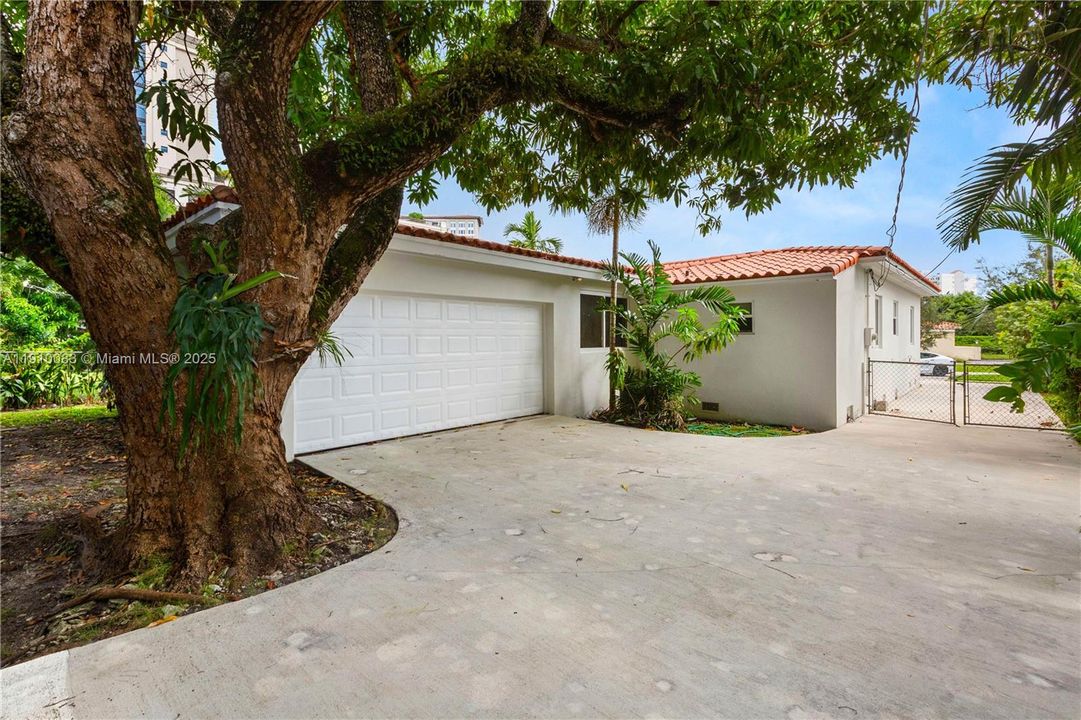 For Rent: $5,498 (2 beds, 2 baths, 1730 Square Feet)