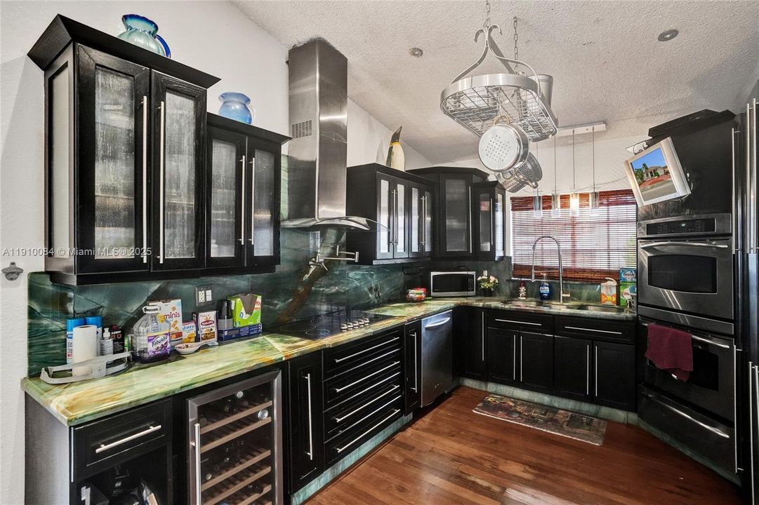 На продажу: $650,000 (4 спален, 3 ванн, 2000 Квадратных фут)