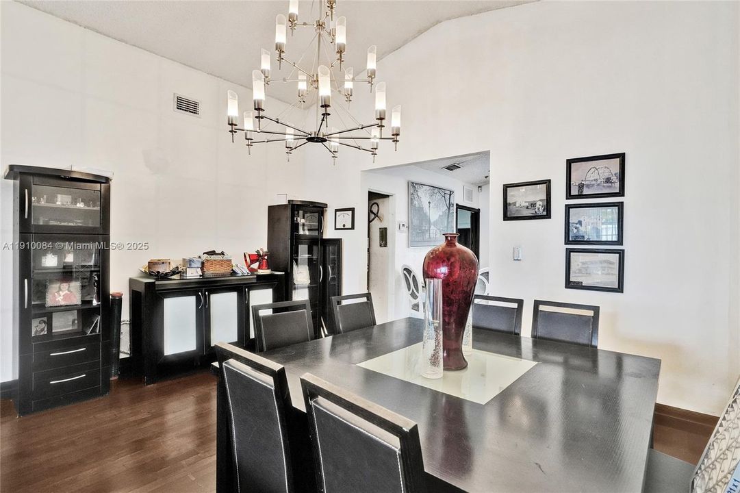 На продажу: $650,000 (4 спален, 3 ванн, 2000 Квадратных фут)