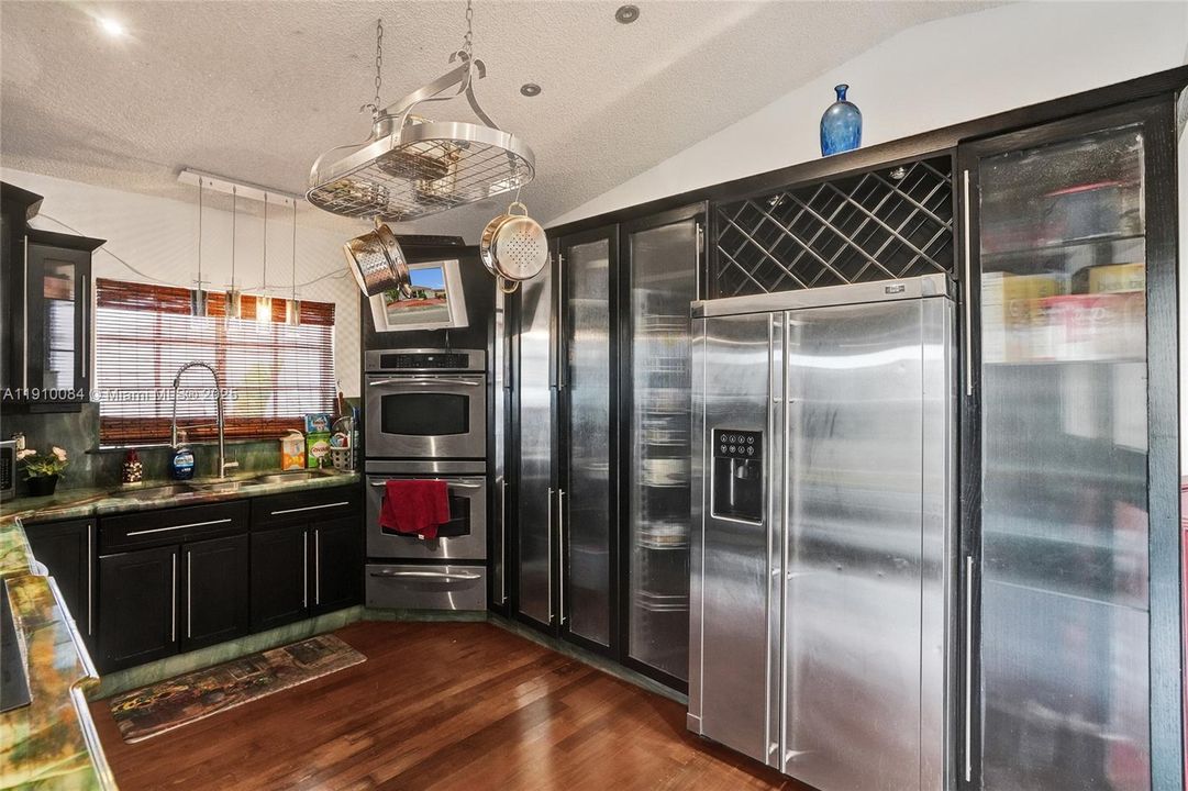 На продажу: $650,000 (4 спален, 3 ванн, 2000 Квадратных фут)