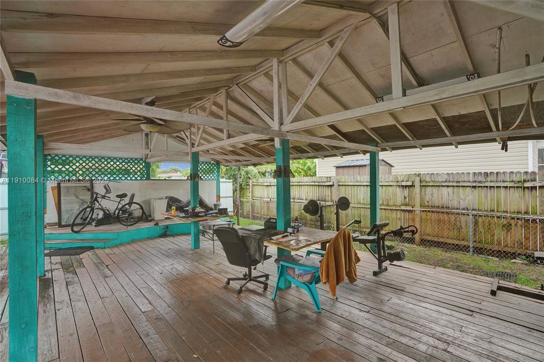 На продажу: $650,000 (4 спален, 3 ванн, 2000 Квадратных фут)