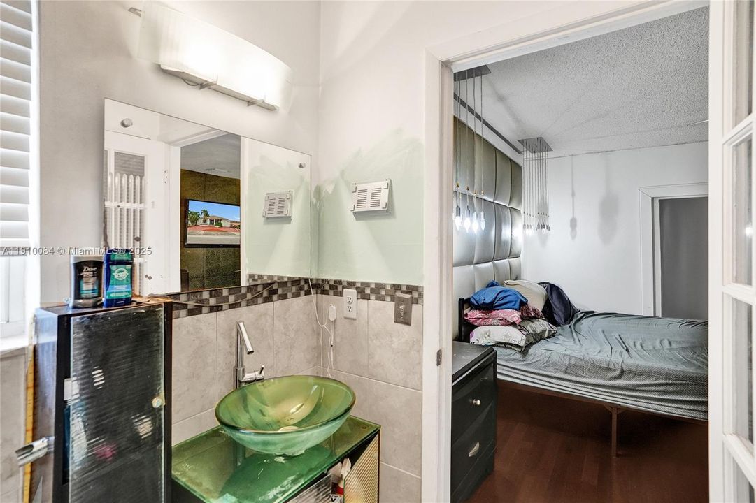 На продажу: $650,000 (4 спален, 3 ванн, 2000 Квадратных фут)