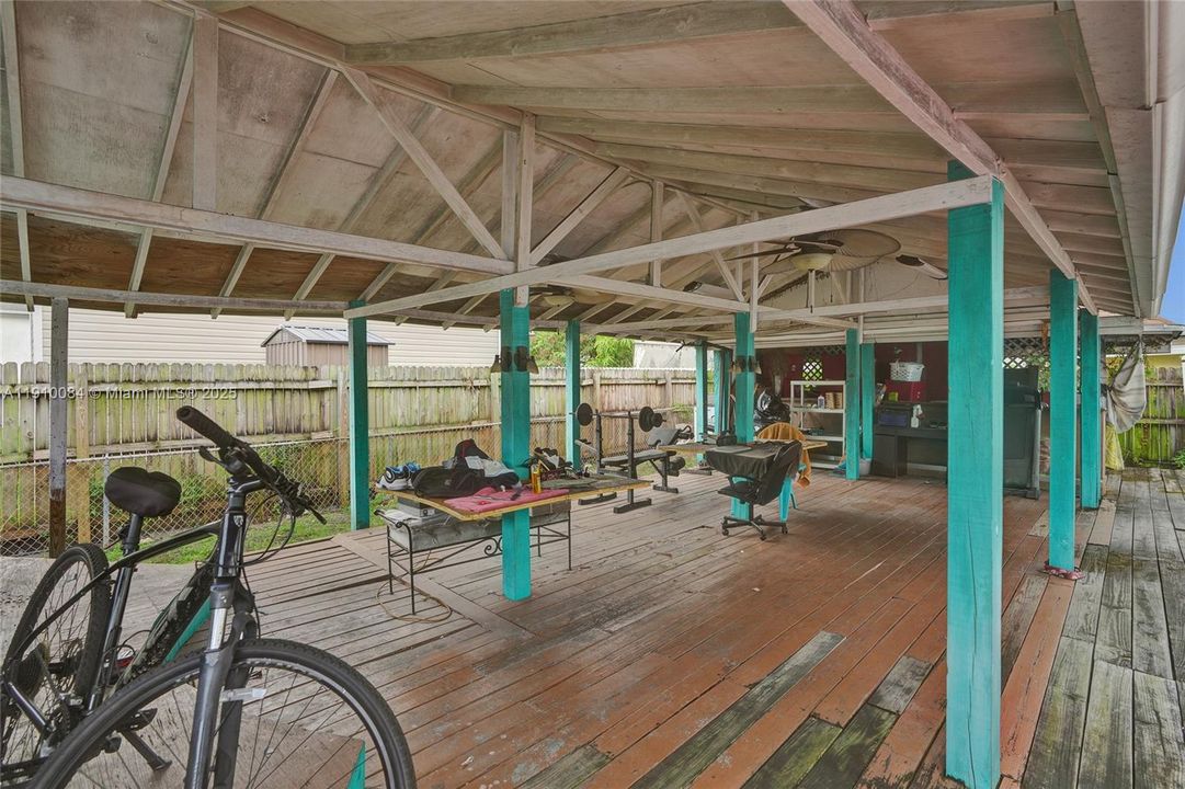 На продажу: $650,000 (4 спален, 3 ванн, 2000 Квадратных фут)