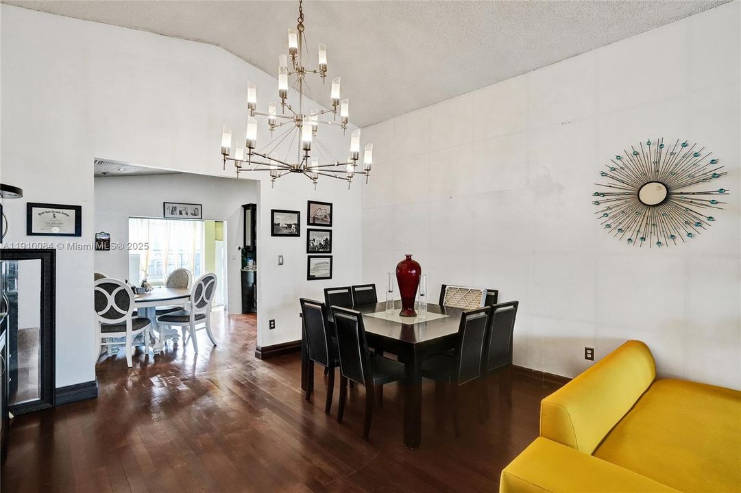 На продажу: $650,000 (4 спален, 3 ванн, 2000 Квадратных фут)