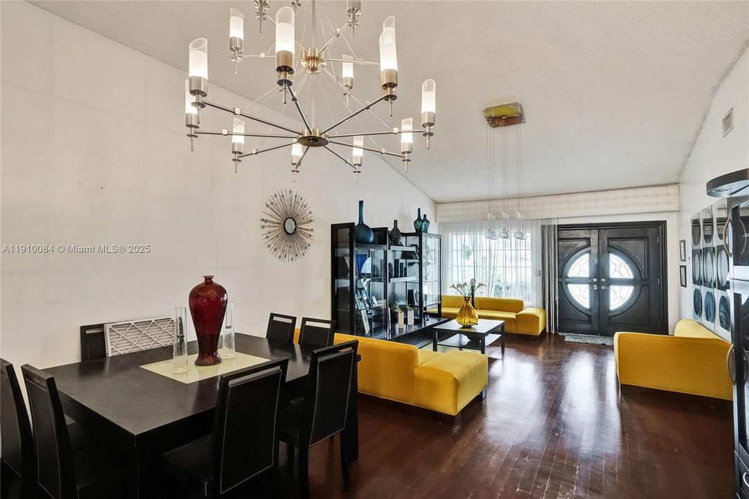 На продажу: $650,000 (4 спален, 3 ванн, 2000 Квадратных фут)