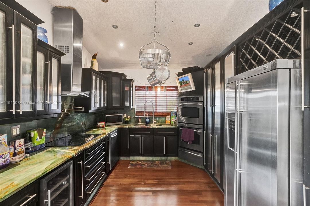 На продажу: $650,000 (4 спален, 3 ванн, 2000 Квадратных фут)