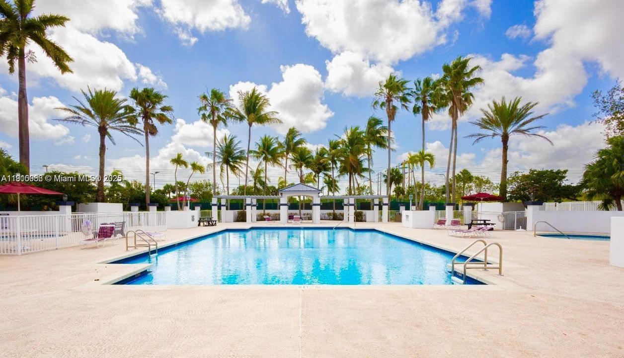 合同活跃: $899,900 (4 贝兹, 4 浴室, 2663 平方英尺)