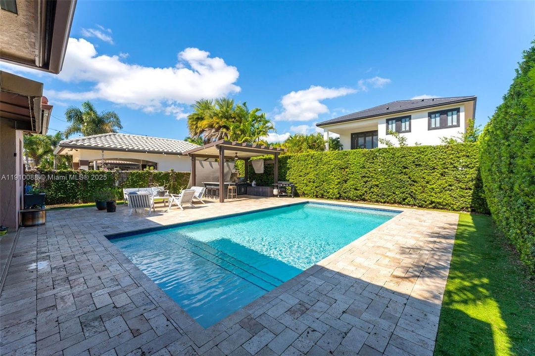 For Sale: $925,000 (4 beds, 3 baths, 2420 Square Feet)