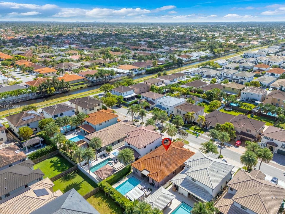 For Sale: $925,000 (4 beds, 3 baths, 2420 Square Feet)