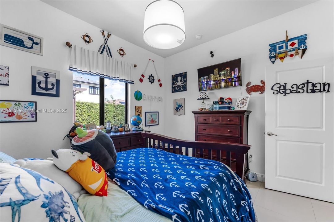 For Sale: $925,000 (4 beds, 3 baths, 2420 Square Feet)