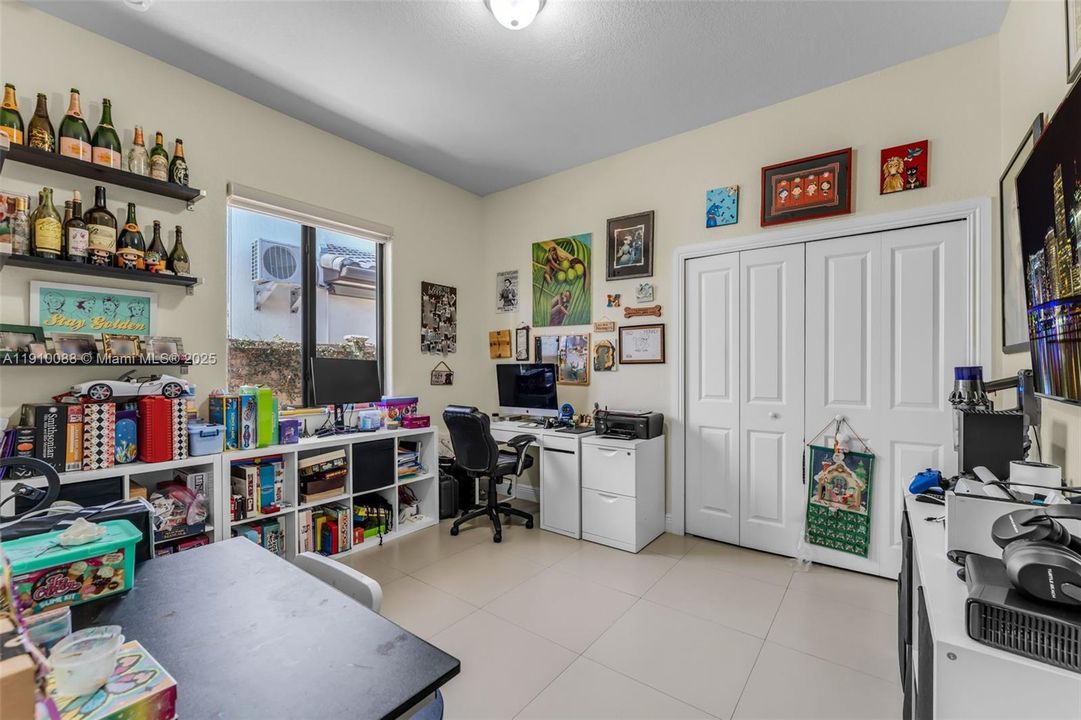 For Sale: $925,000 (4 beds, 3 baths, 2420 Square Feet)