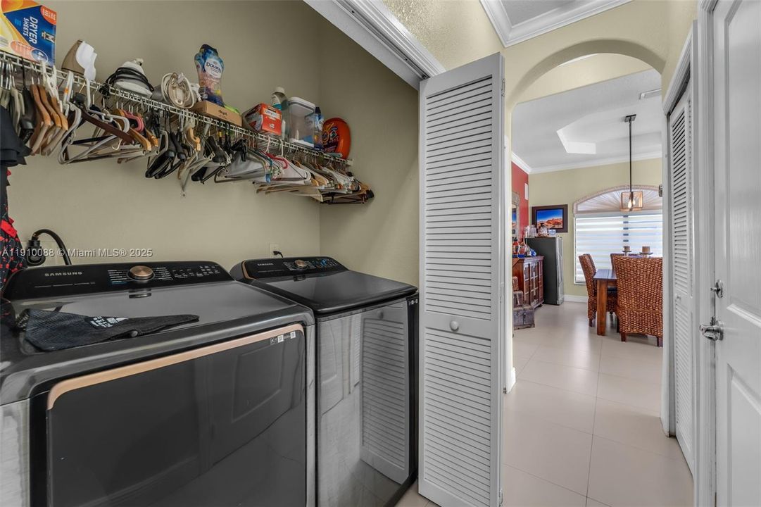 For Sale: $925,000 (4 beds, 3 baths, 2420 Square Feet)