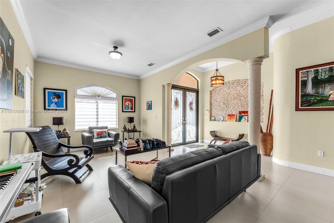 For Sale: $925,000 (4 beds, 3 baths, 2420 Square Feet)