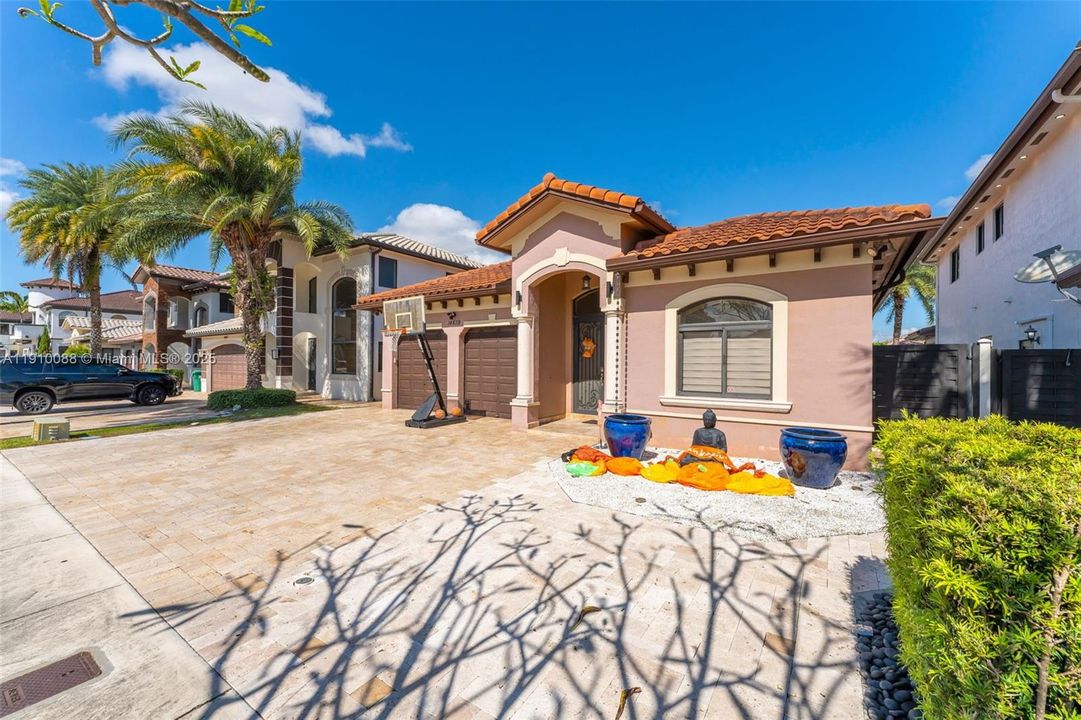 For Sale: $925,000 (4 beds, 3 baths, 2420 Square Feet)