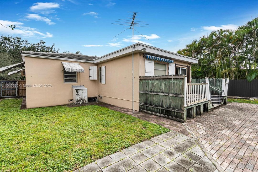 En Venta: $699,000 (3 camas, 2 baños, 1547 Pies cuadrados)