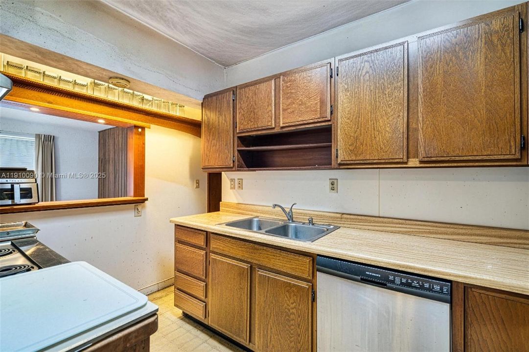 En Venta: $699,000 (3 camas, 2 baños, 1547 Pies cuadrados)