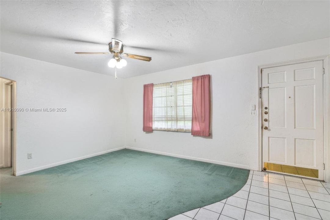 En Venta: $699,000 (3 camas, 2 baños, 1547 Pies cuadrados)