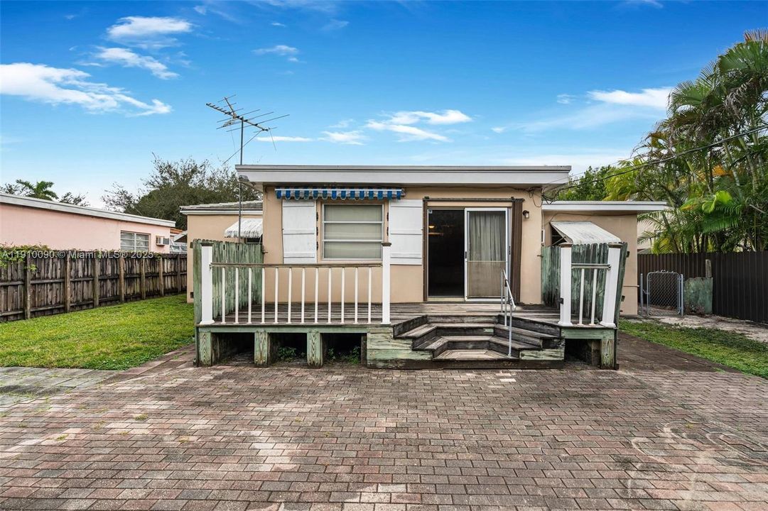 En Venta: $699,000 (3 camas, 2 baños, 1547 Pies cuadrados)