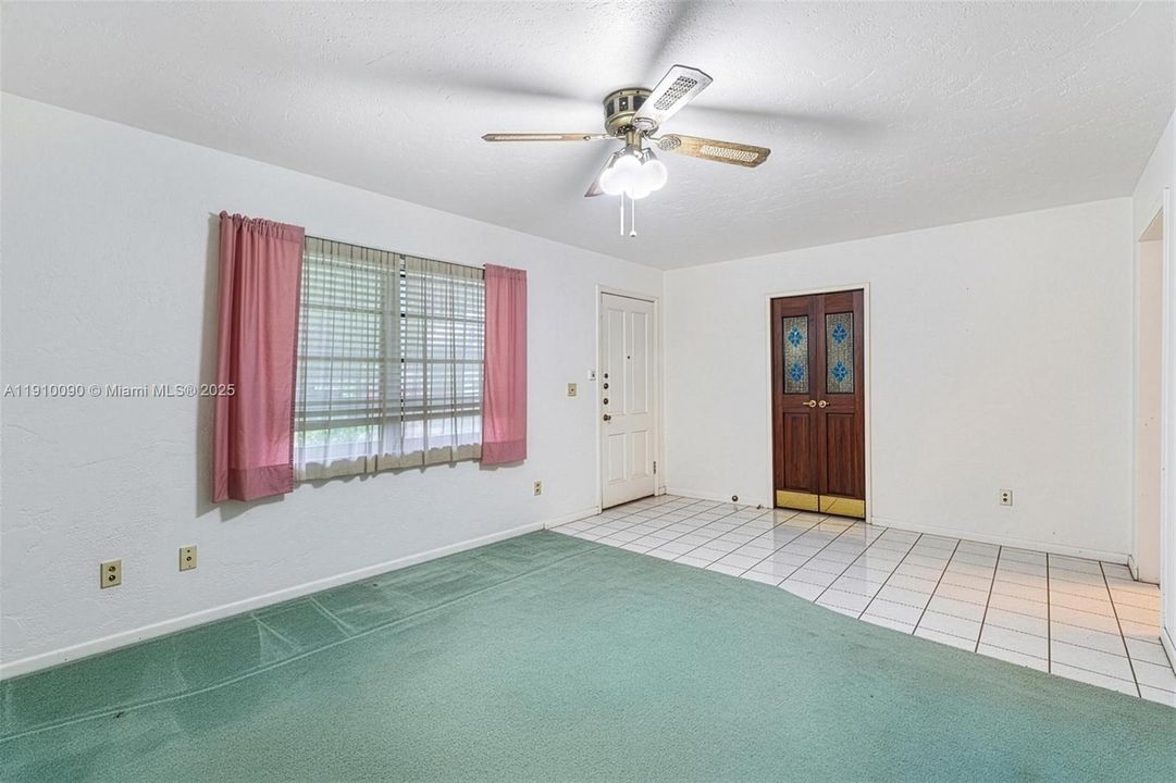 En Venta: $699,000 (3 camas, 2 baños, 1547 Pies cuadrados)