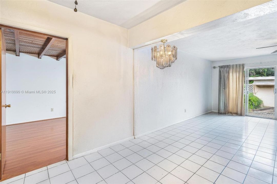 En Venta: $699,000 (3 camas, 2 baños, 1547 Pies cuadrados)