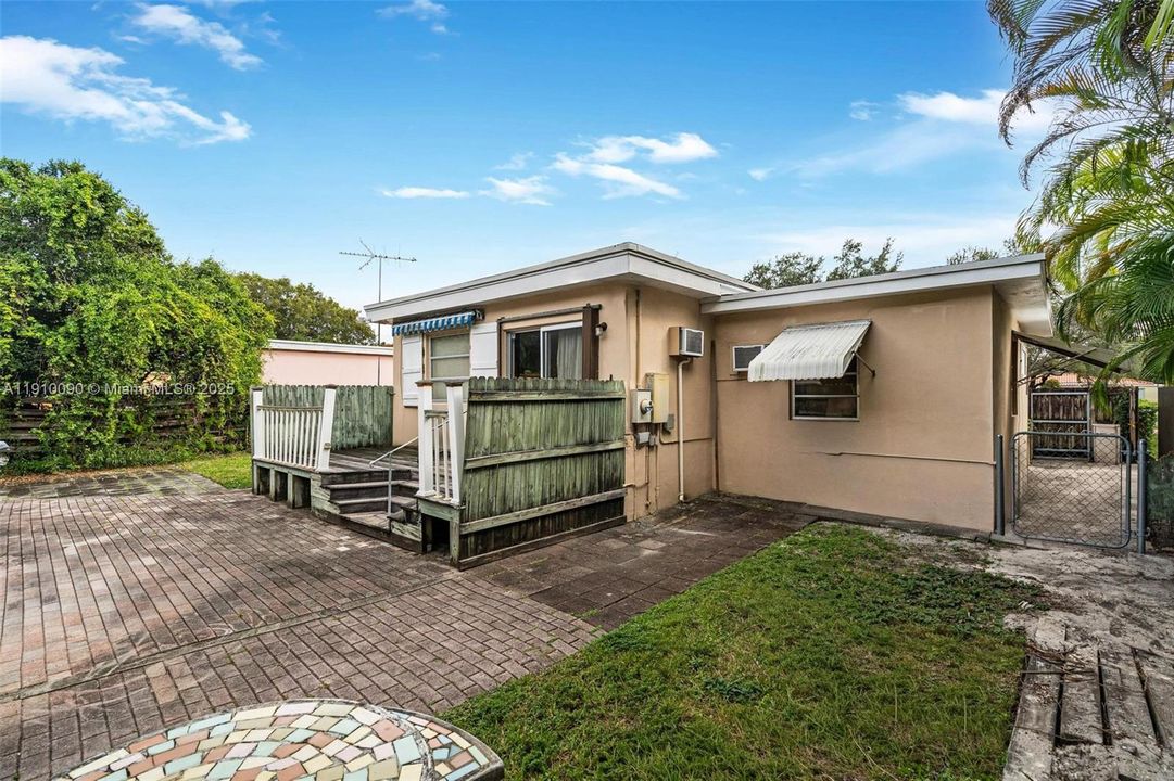 En Venta: $699,000 (3 camas, 2 baños, 1547 Pies cuadrados)