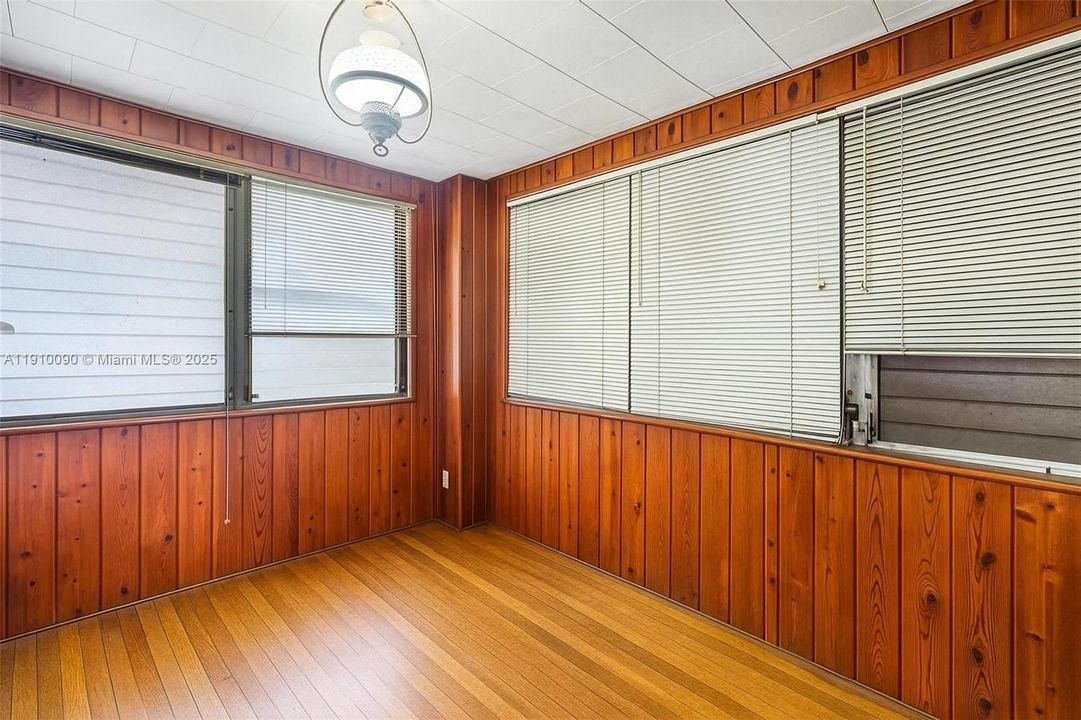 En Venta: $699,000 (3 camas, 2 baños, 1547 Pies cuadrados)