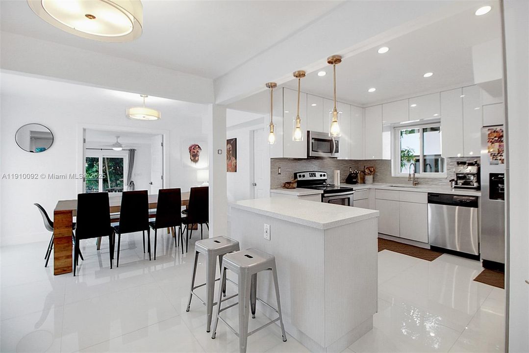 待售: $849,000 (3 贝兹, 2 浴室, 1466 平方英尺)