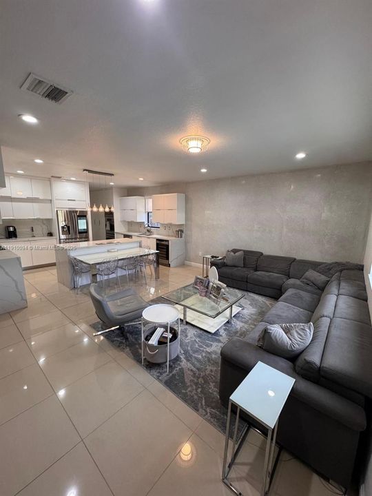 For Rent: $10,000 (5 beds, 4 baths, 3820 Square Feet)