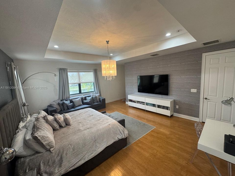 For Rent: $10,000 (5 beds, 4 baths, 3820 Square Feet)