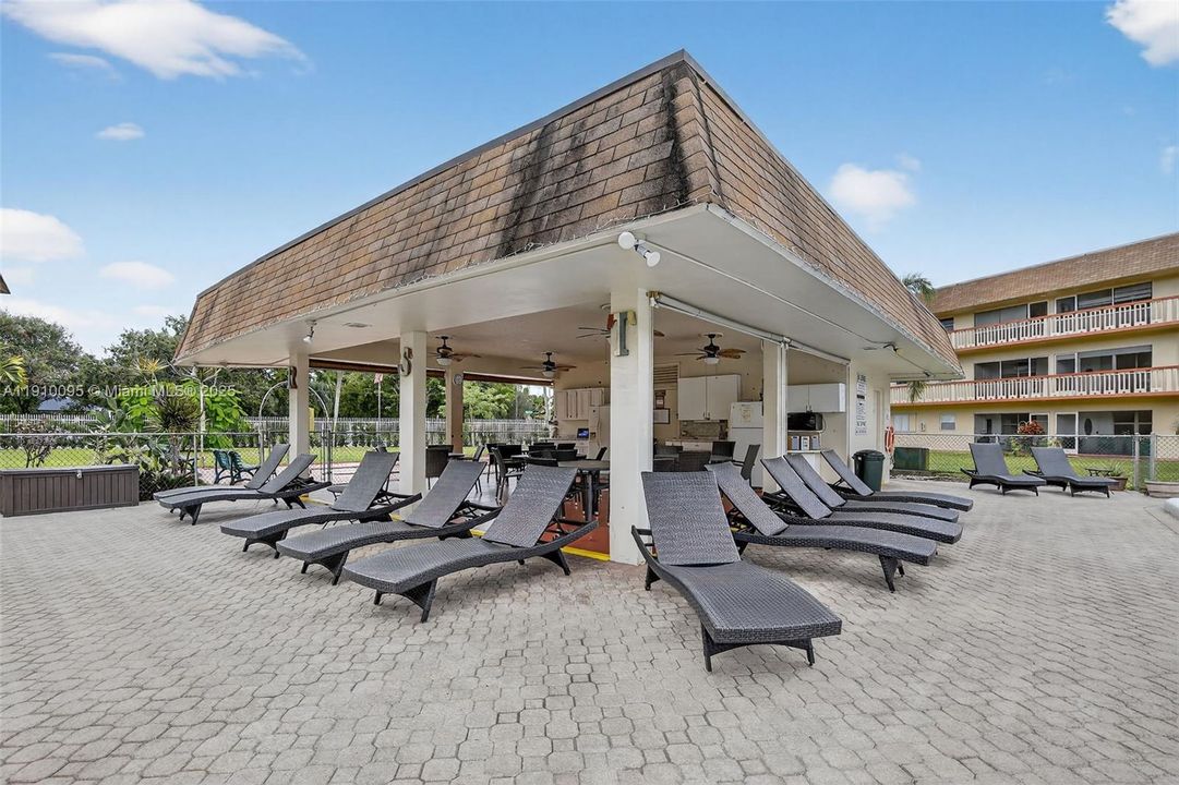 待售: $155,000 (2 贝兹, 2 浴室, 1078 平方英尺)