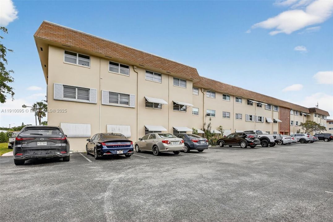 待售: $155,000 (2 贝兹, 2 浴室, 1078 平方英尺)