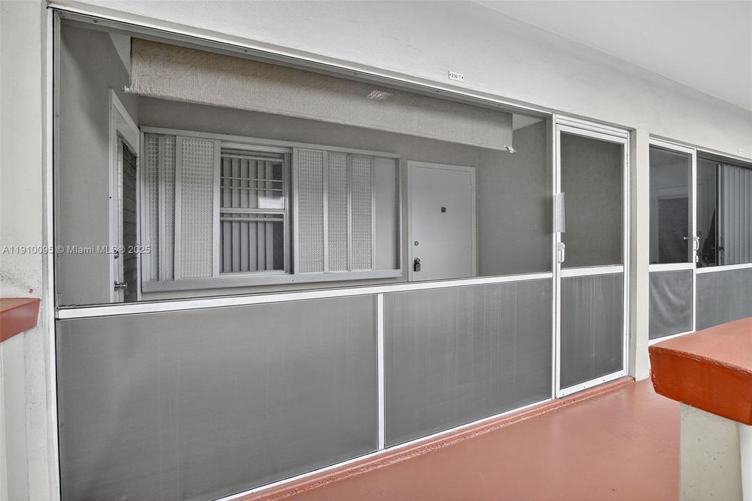 待售: $155,000 (2 贝兹, 2 浴室, 1078 平方英尺)