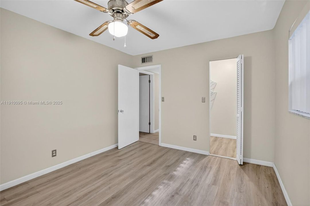 待售: $155,000 (2 贝兹, 2 浴室, 1078 平方英尺)