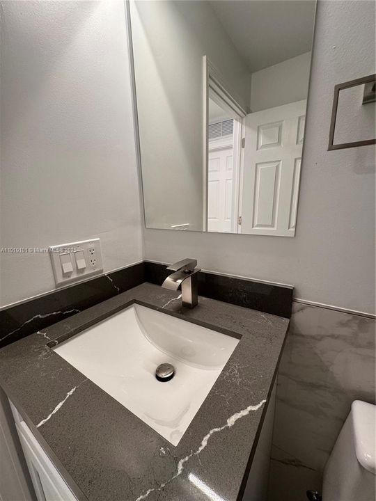 出租: $3,500 (3 贝兹, 2 浴室, 1439 平方英尺)