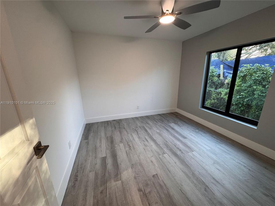 出租: $3,500 (3 贝兹, 2 浴室, 1439 平方英尺)