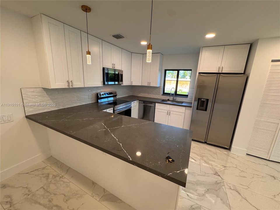 出租: $3,500 (3 贝兹, 2 浴室, 1439 平方英尺)