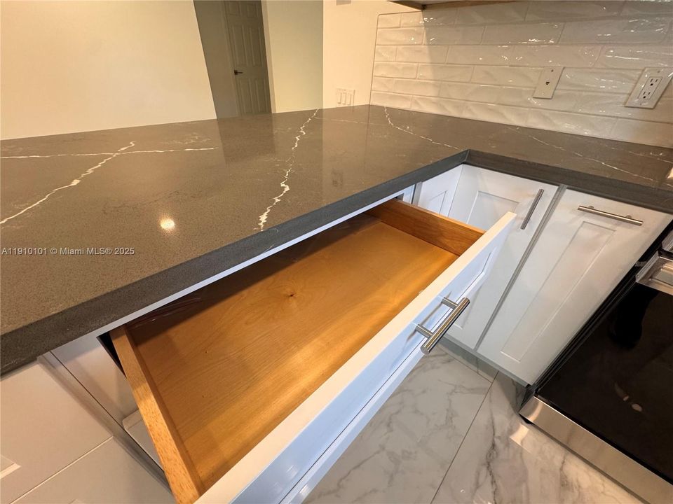 出租: $3,500 (3 贝兹, 2 浴室, 1439 平方英尺)