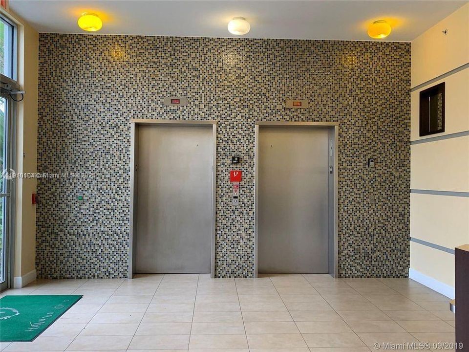 For Rent: $2,850 (2 beds, 2 baths, 940 Square Feet)